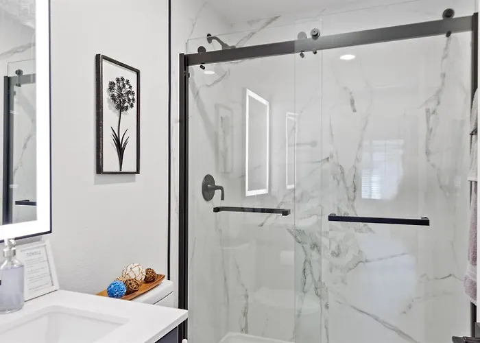 Remodeled Travelers Haven Modern & Stylish 2Br Appartement *