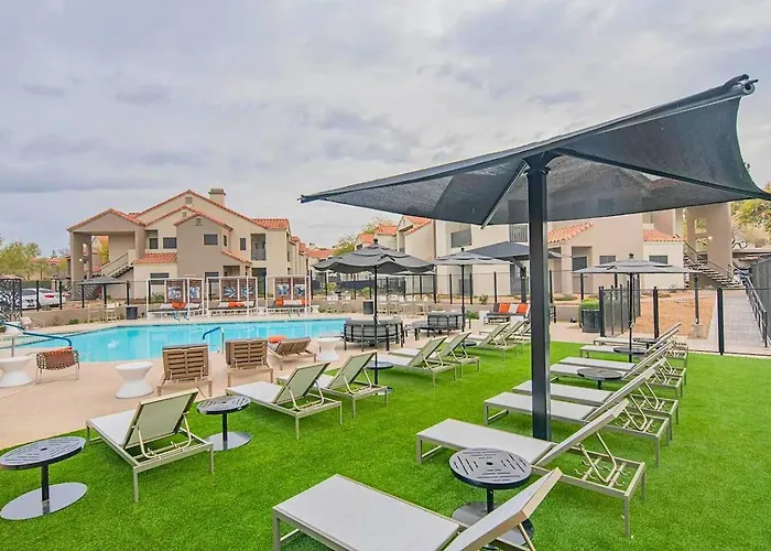 Remodeled Travelers Haven Modern & Stylish 2Br *
